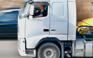 camionero conduciendo