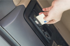 conductor usando su tacógrafo