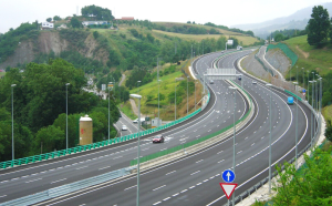 carretera del País Vasco con poco tráfico